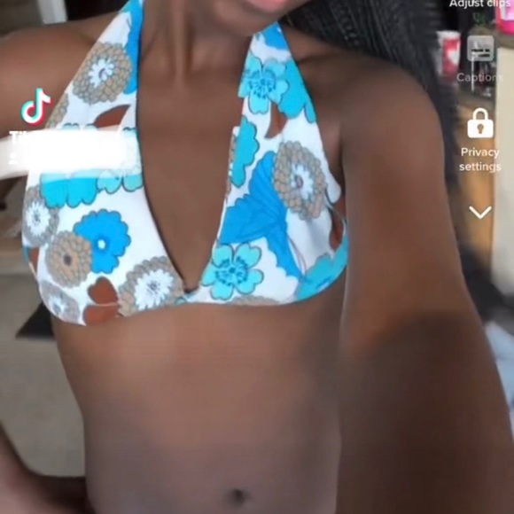 This is a 90s/Y2K Bikini Top I made :) - Picture 4 of 4